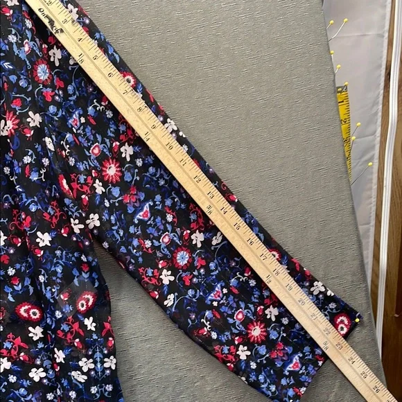 Jones New York Blue and‎ Red Graphic Tie Front Blouse - Picture 6 of 8